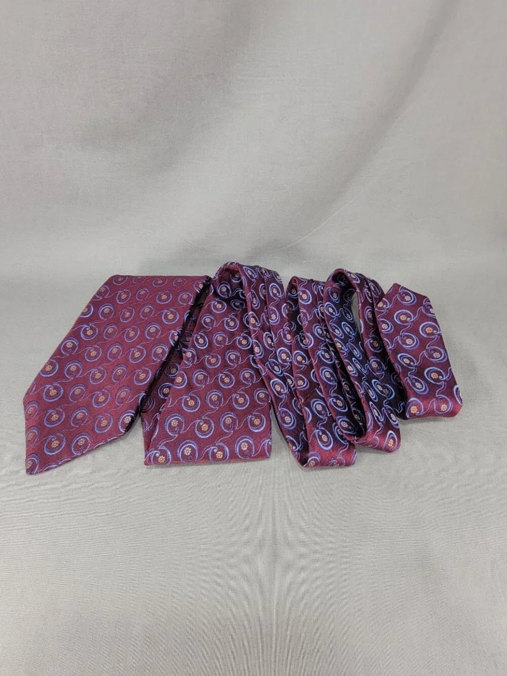 Chelsea Robert Talbott Mens Silk Tie Necktie Burgundy Blue Floral Hand Sewn USA